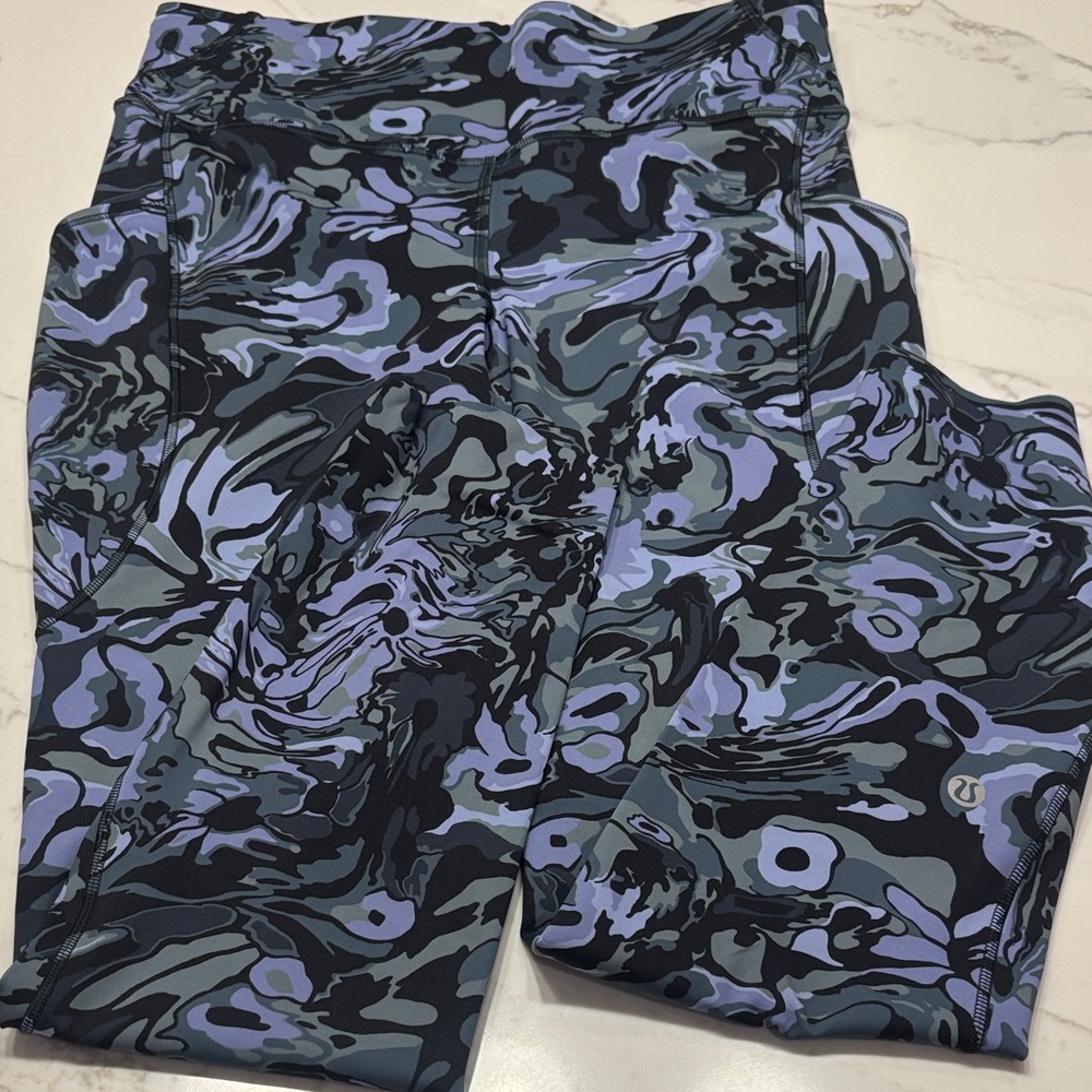 lululemon athletica Camouflage Leggings - Black and Blue - Picture 2 of 14